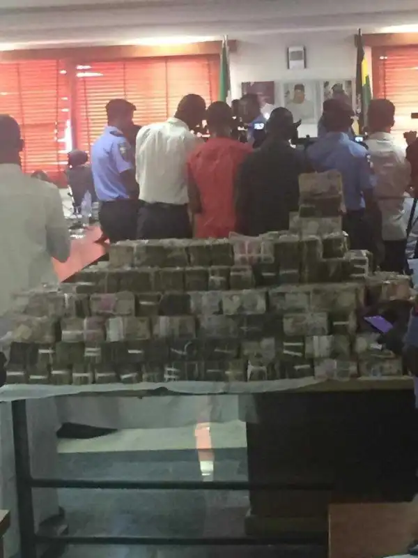 Money Wike Used In Bribing INEC Officials Displayed In Court By Police (Photos)